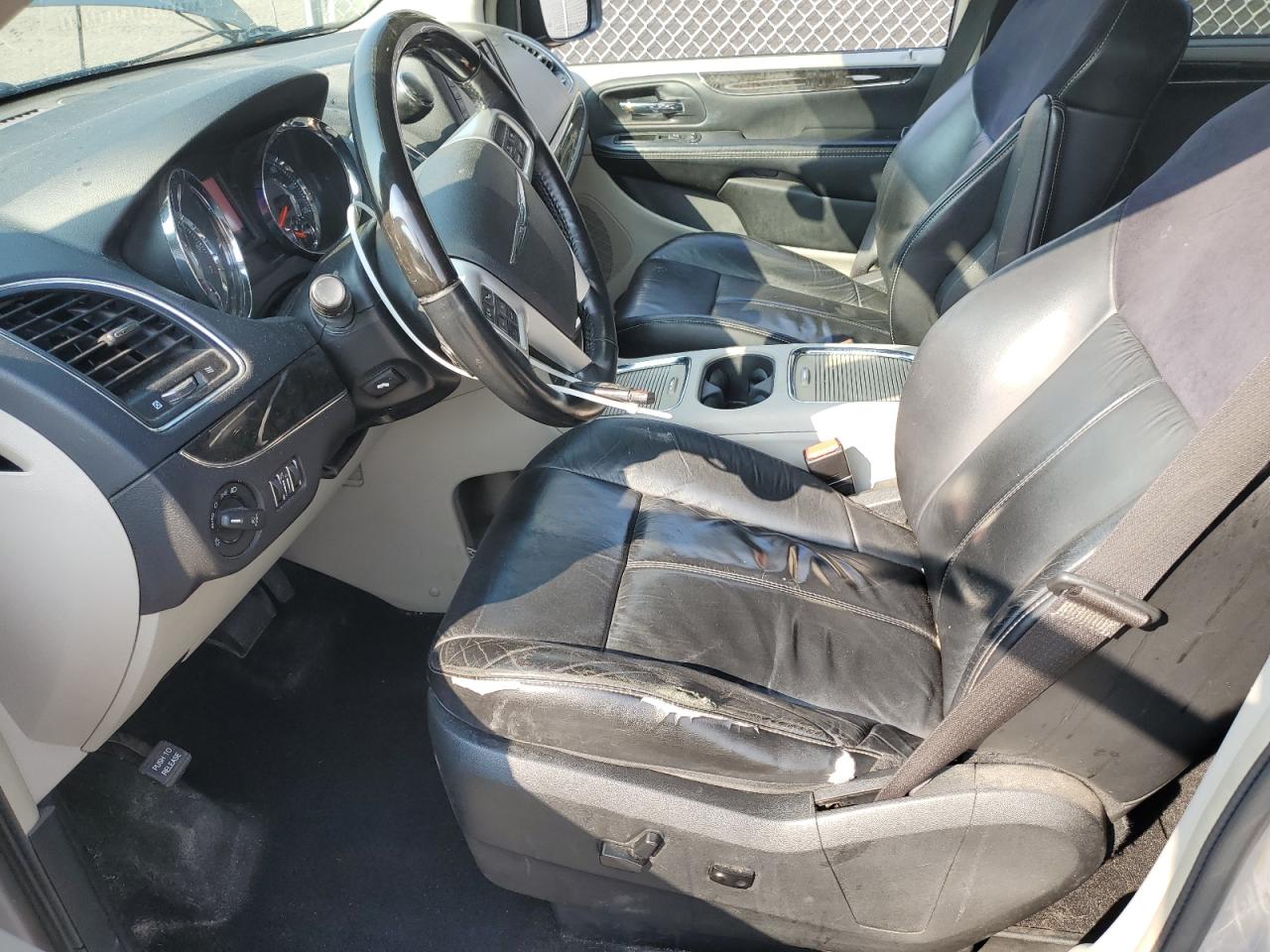 2015 Chrysler Town & Country Limited Platinum VIN: 2C4RC1GG1FR711261 Lot: 65041295