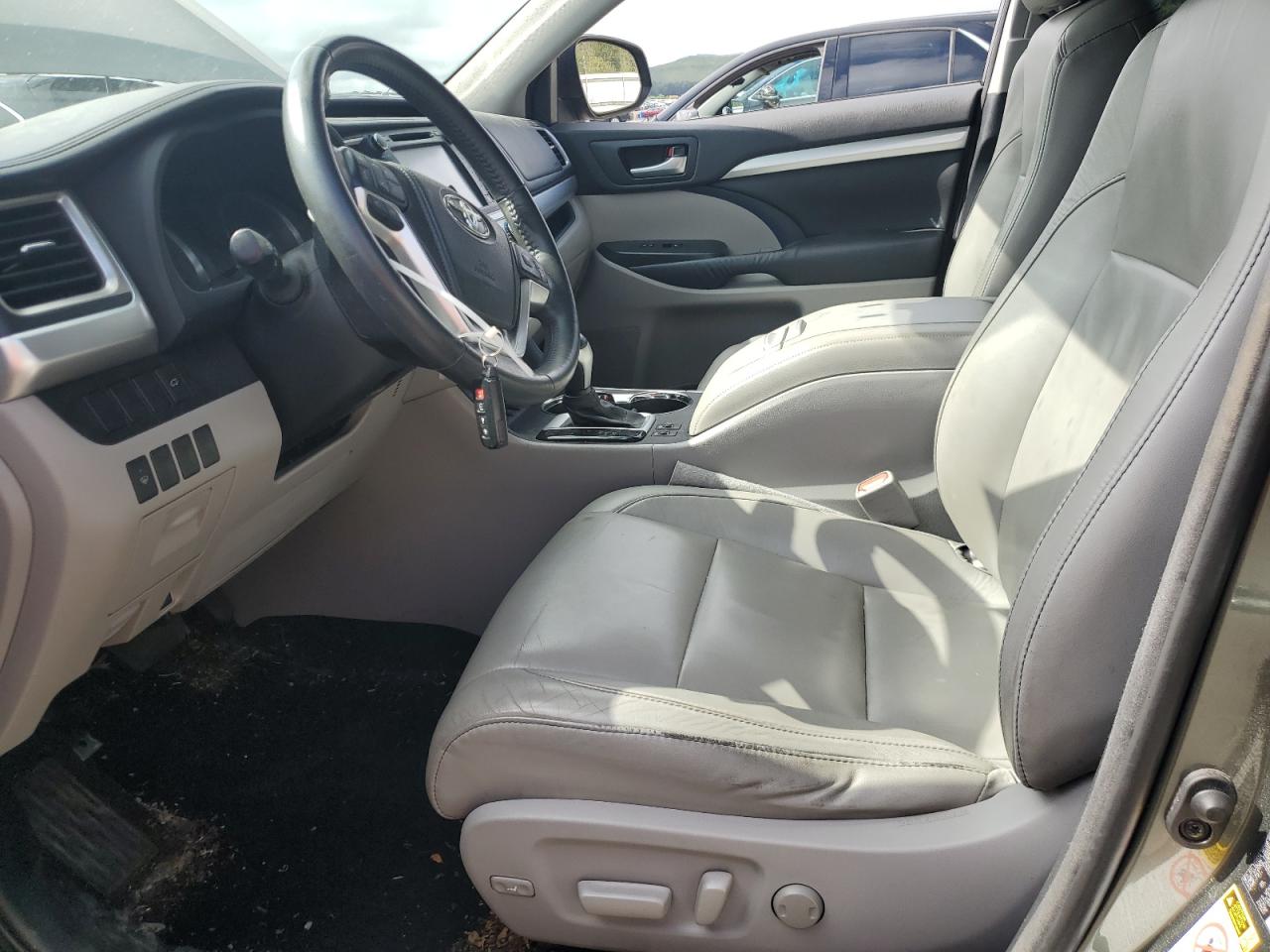 2015 Toyota Highlander Xle VIN: 5TDJKRFH0FS112755 Lot: 64070305