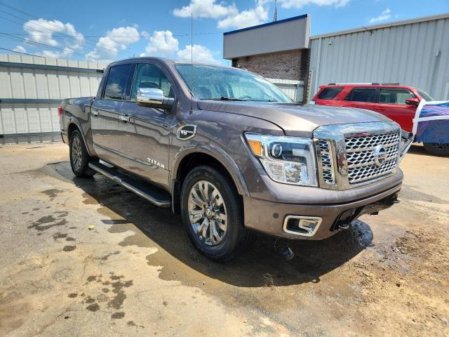  NISSAN TITAN 2017 Brązowy