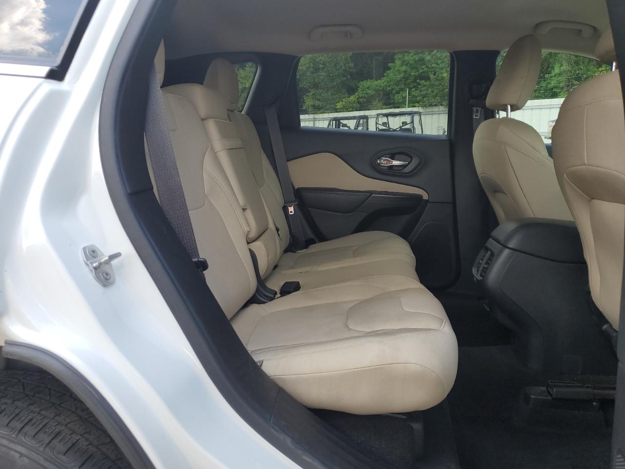 2015 Jeep Cherokee Latitude VIN: 1C4PJLCB0FW631802 Lot: 65800815