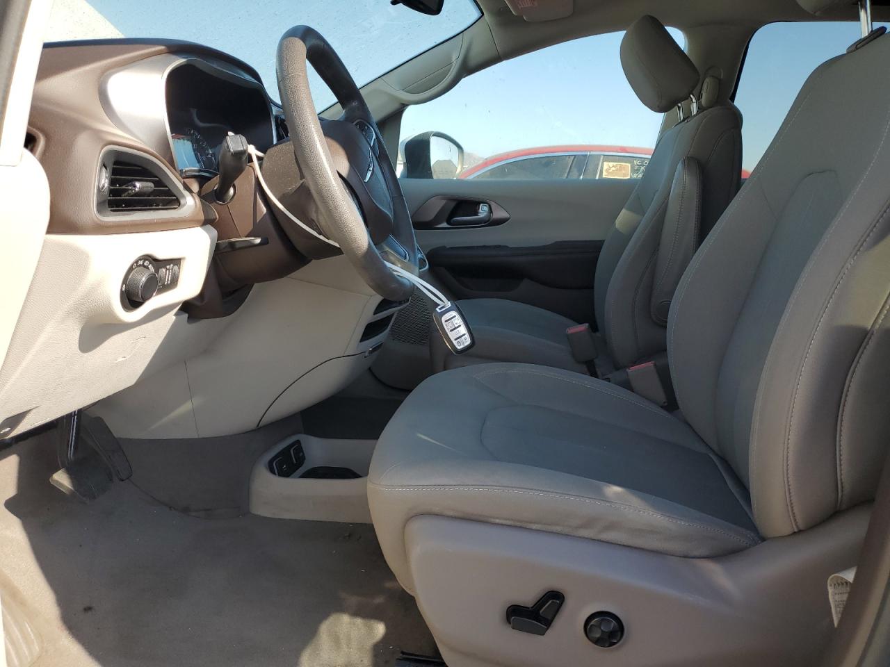 2c4rc1dgxhr599647 2C4RC1DGXHR599647 2017 Chrysler Pacifica Touring