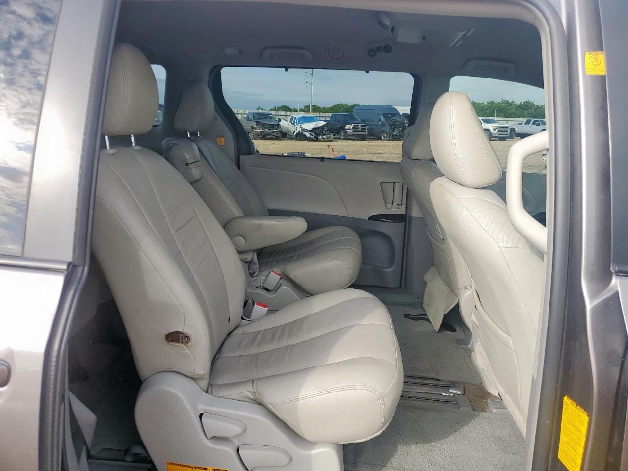 2011 Toyota Sienna Le VIN: 5TDKK3DC7BS171627 Lot: 64001605