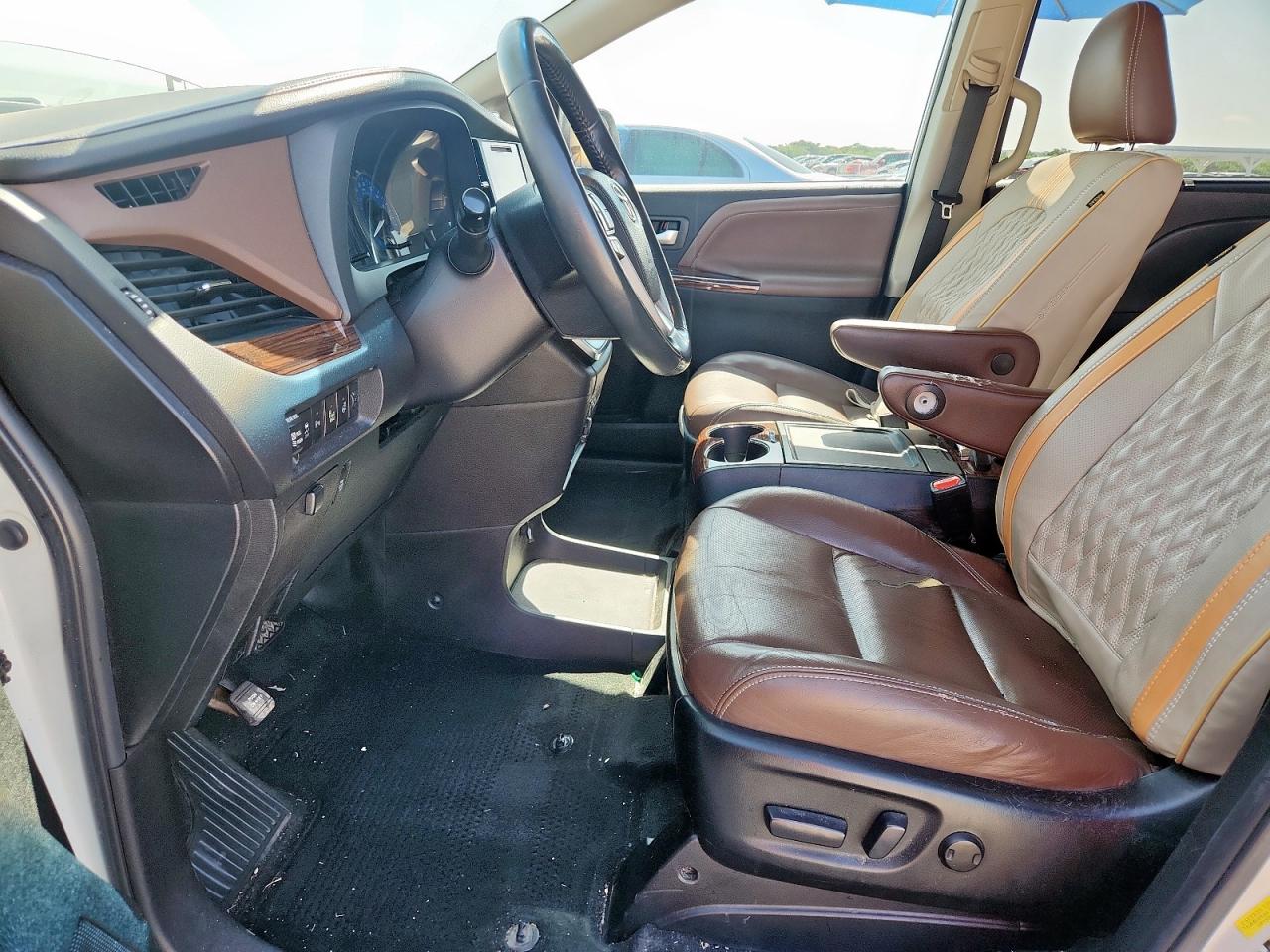 2015 Toyota Sienna Xle VIN: 5TDYK3DC2FS686910 Lot: 64222855