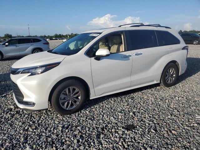 TOYOTA SIENNA XLE 2023