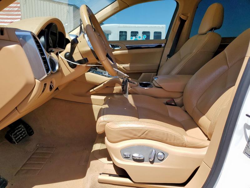  PORSCHE CAYENNE 2016 Белы