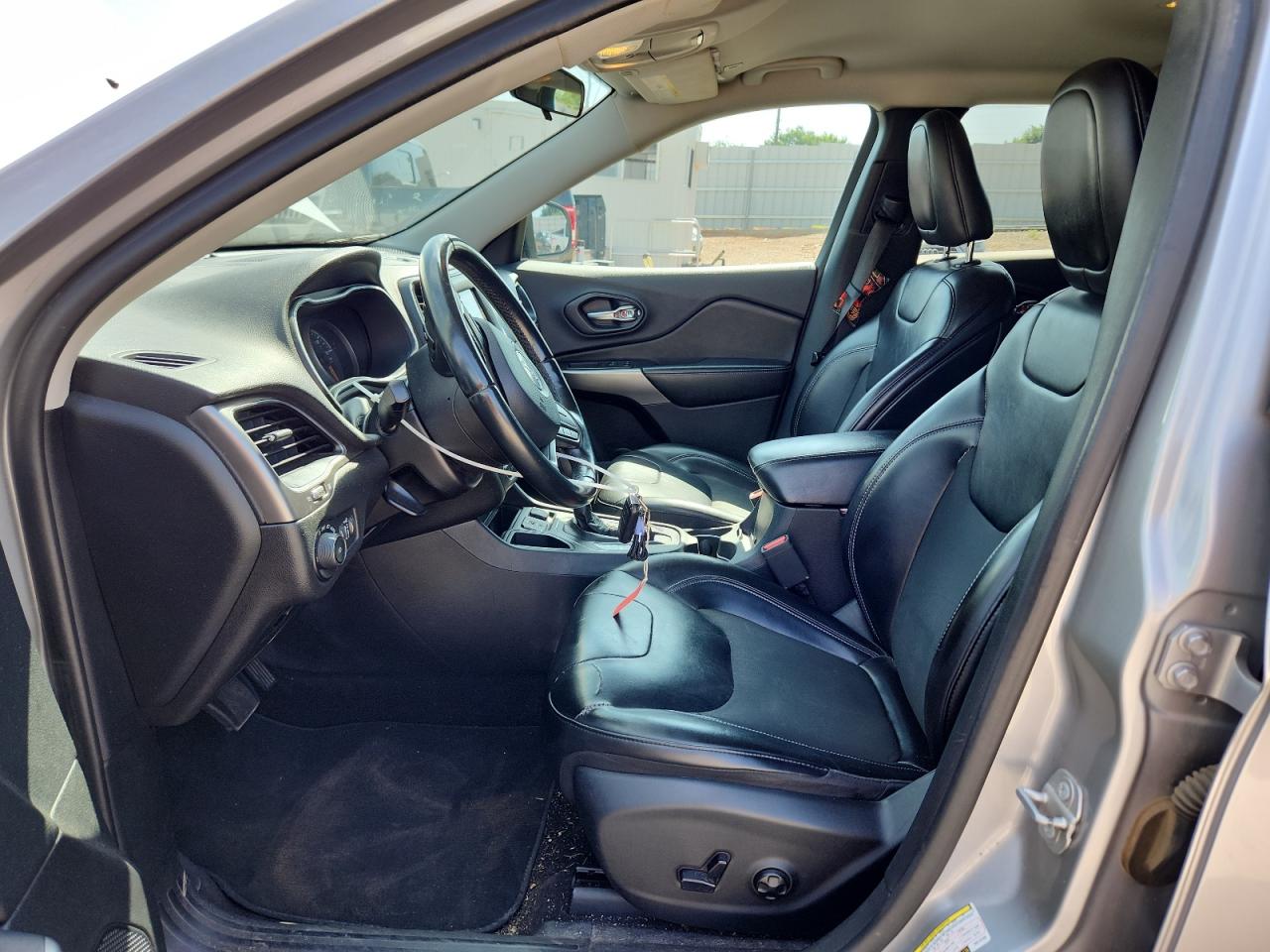 2019 Jeep Cherokee Latitude Plus VIN: 1C4PJLLB4KD215788 Lot: 64242745