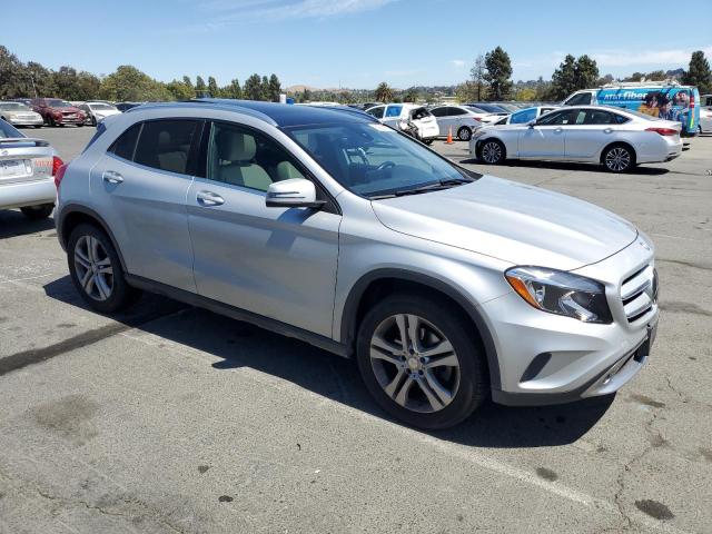 Parquets MERCEDES-BENZ GLA-CLASS 2016 Srebrny