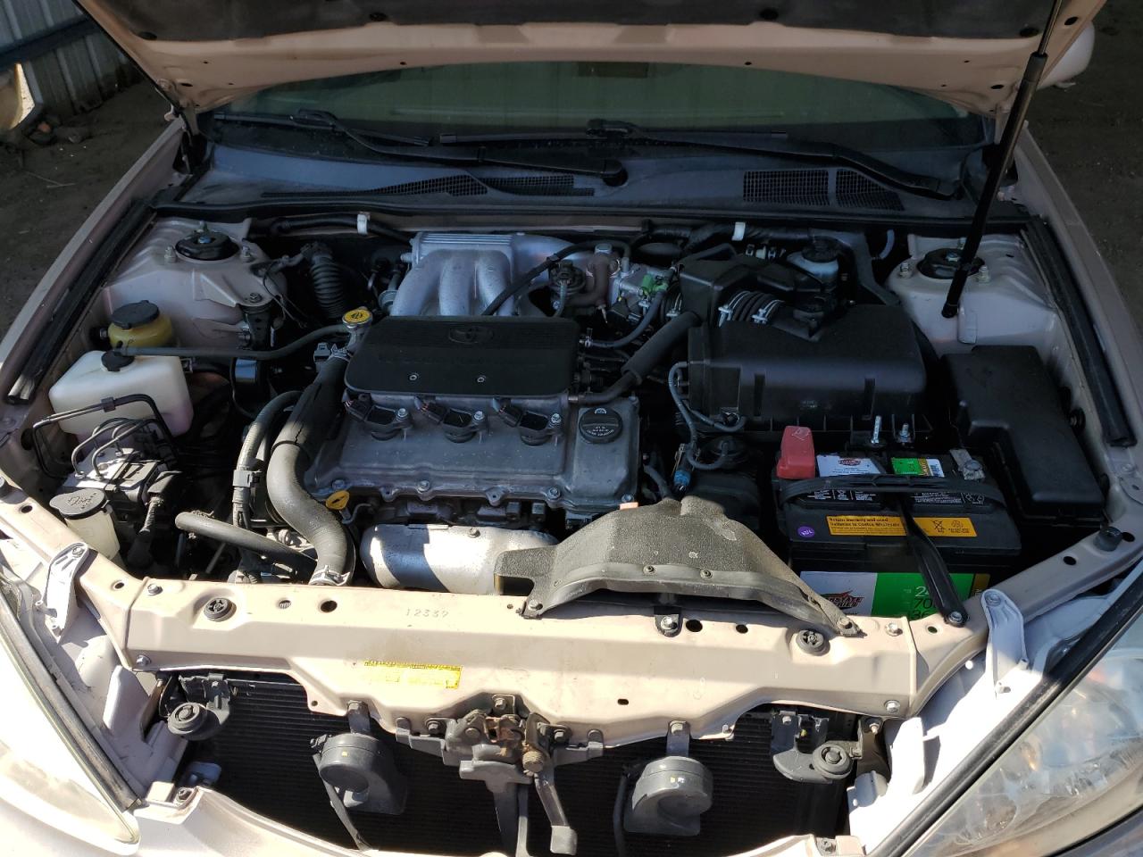 2003 Toyota Camry Le VIN: 4T1BF32K33U037690 Lot: 64048245