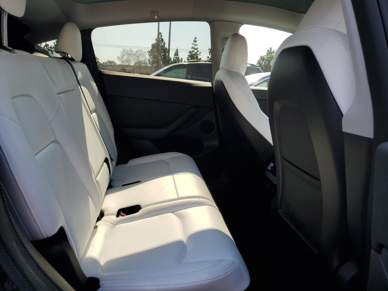 2024 Tesla Model Y VIN: 7SAYGAEE5RF098615 Lot: 64630895