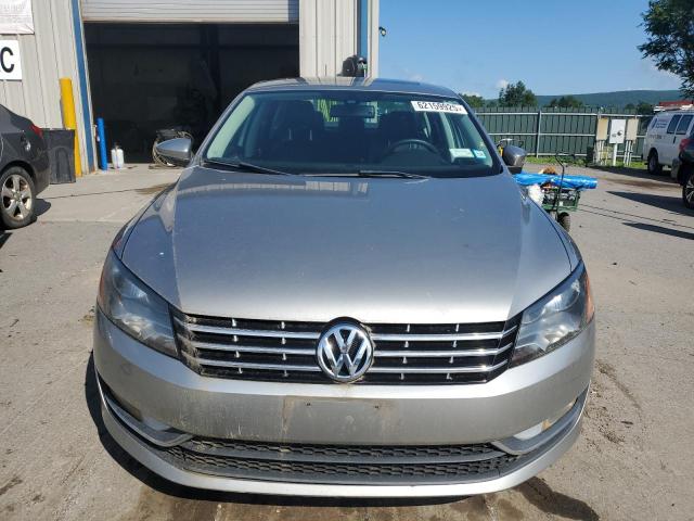  VOLKSWAGEN PASSAT 2012 Srebrny