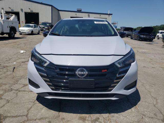  NISSAN VERSA 2024 Szary
