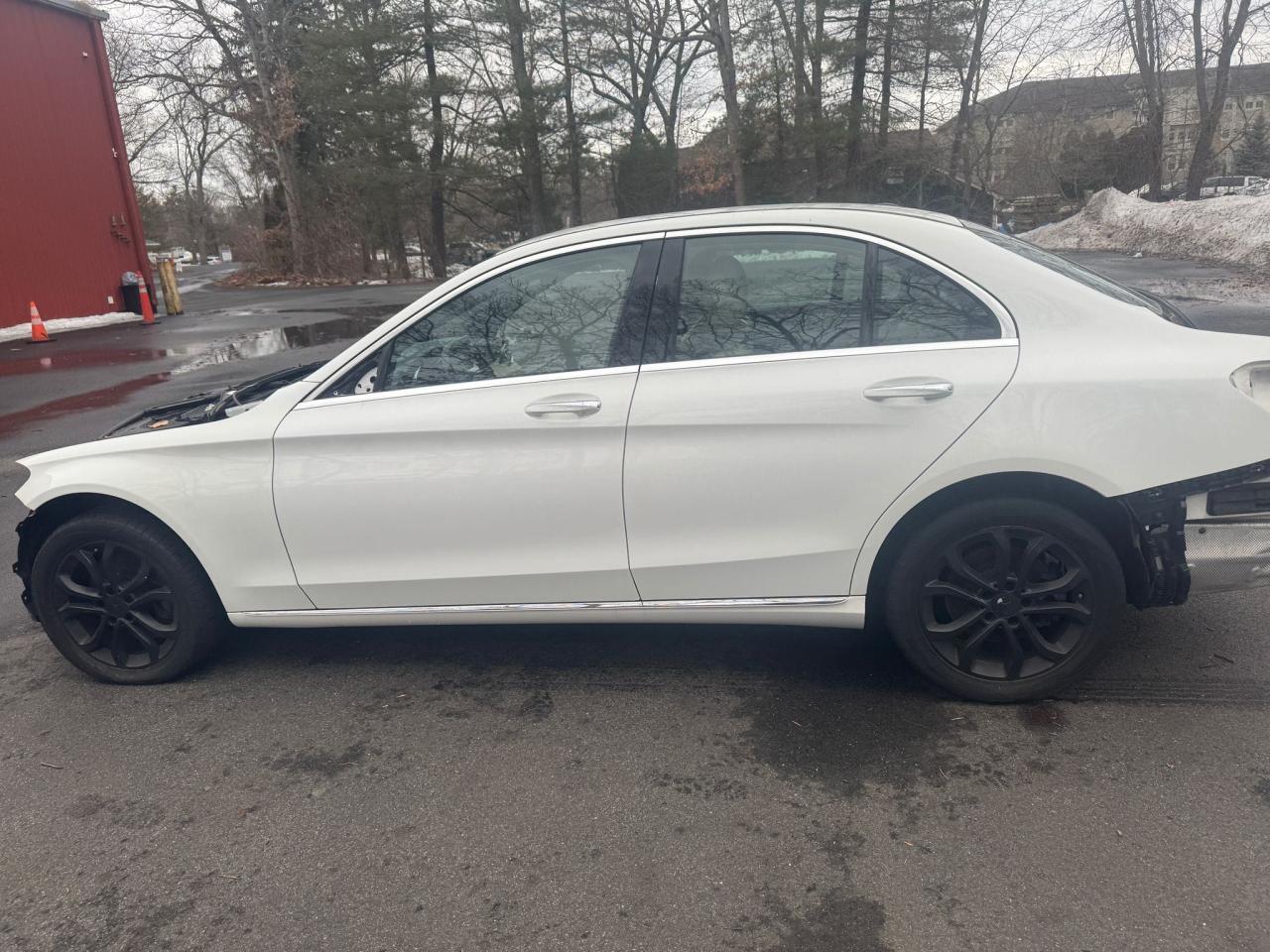 2015 Mercedes-Benz C 300 4Matic VIN: 55SWF4KB0FU063185 Lot: 67022065