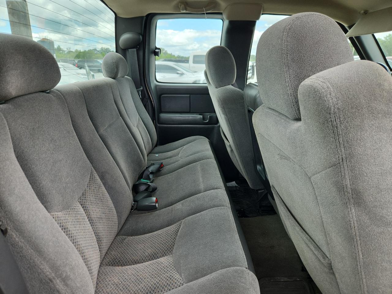 2004 Chevrolet Silverado C1500 VIN: 2GCEC19V641237636 Lot: 62820625