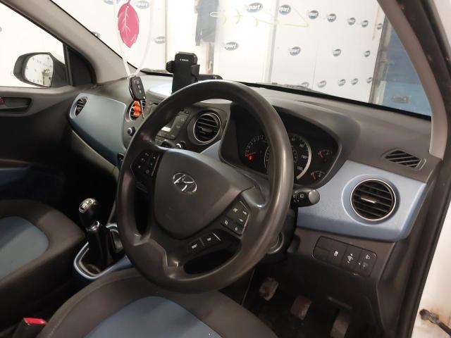 2016 HYUNDAI I10 SE