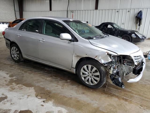 Sedans TOYOTA COROLLA 2013 Srebrny