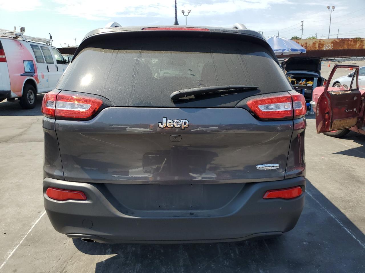 2017 Jeep Cherokee Latitude VIN: 1C4PJLCB2HW580922 Lot: 65600935