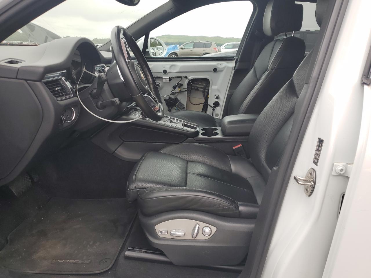2015 Porsche Macan S VIN: WP1AB2A54FLB50168 Lot: 63098095