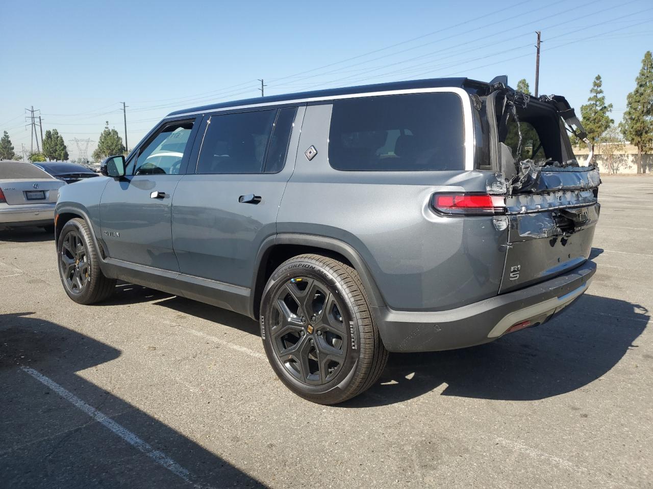 2025 Rivian R1S Adventure 7PDSGBBA0SN074104 photo #3