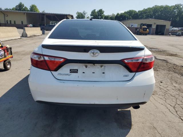  TOYOTA CAMRY 2015 Biały