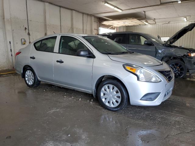  NISSAN VERSA 2015 Srebrny