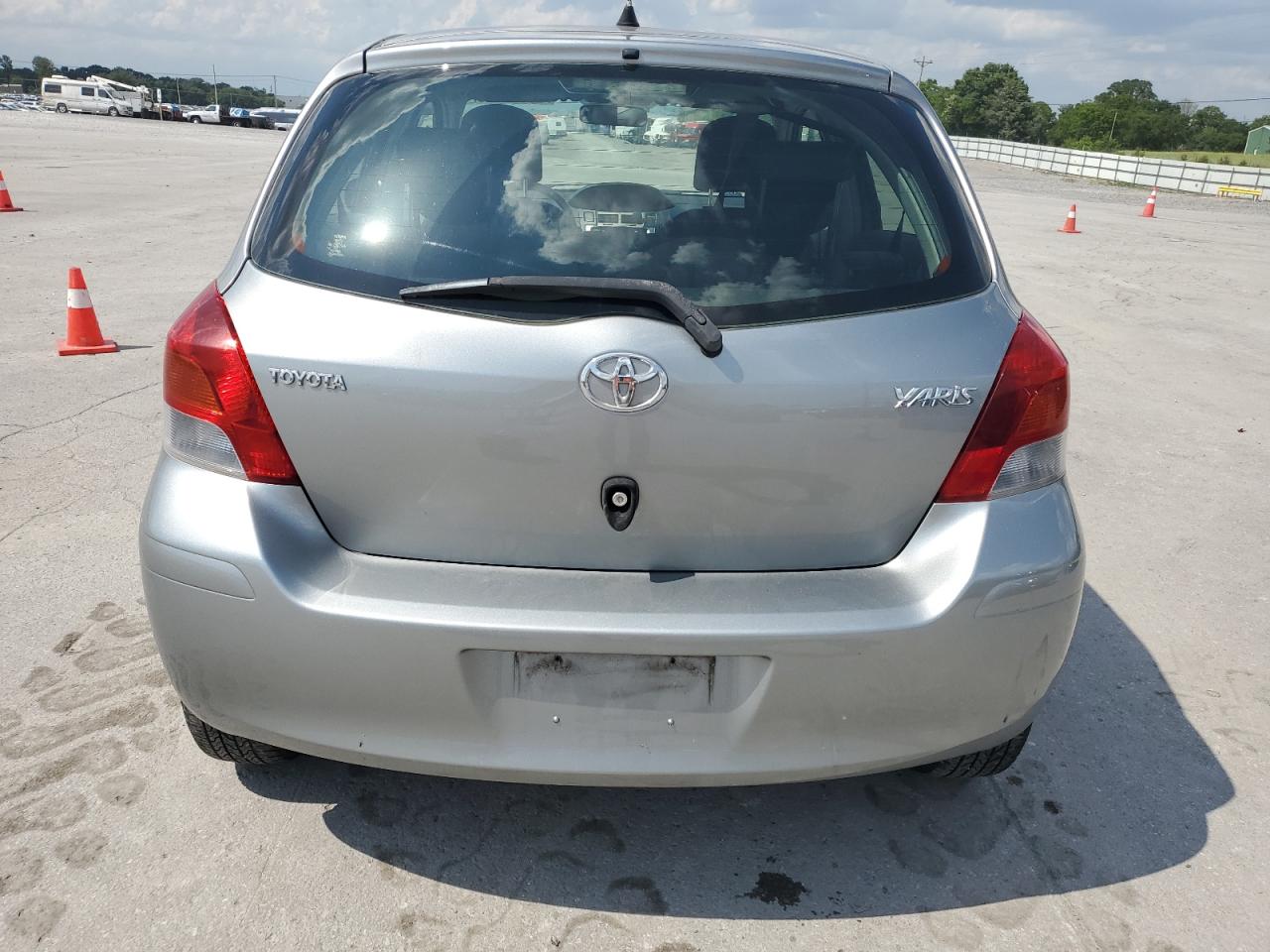 2010 Toyota Yaris VIN: JTDKT4K33A5324949 Lot: 64233605