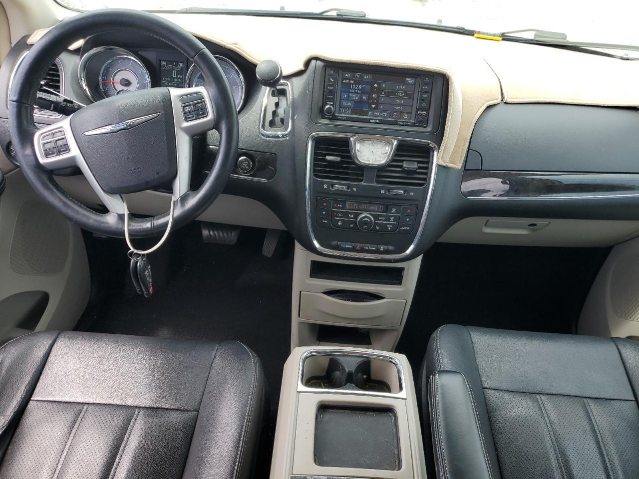 2016 Chrysler Town & Country Touring L VIN: 2C4RC1CG2GR190431 Lot: 67137545