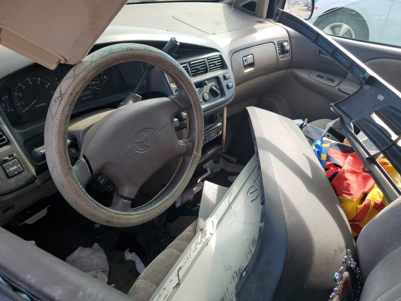 1999 Toyota Sienna Le VIN: 4T3ZF13C1XU086460 Lot: 63529595