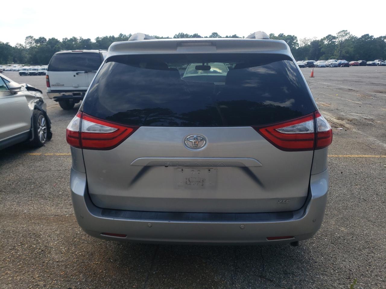 2016 Toyota Sienna Xle VIN: 5TDYK3DC5GS717200 Lot: 62924405