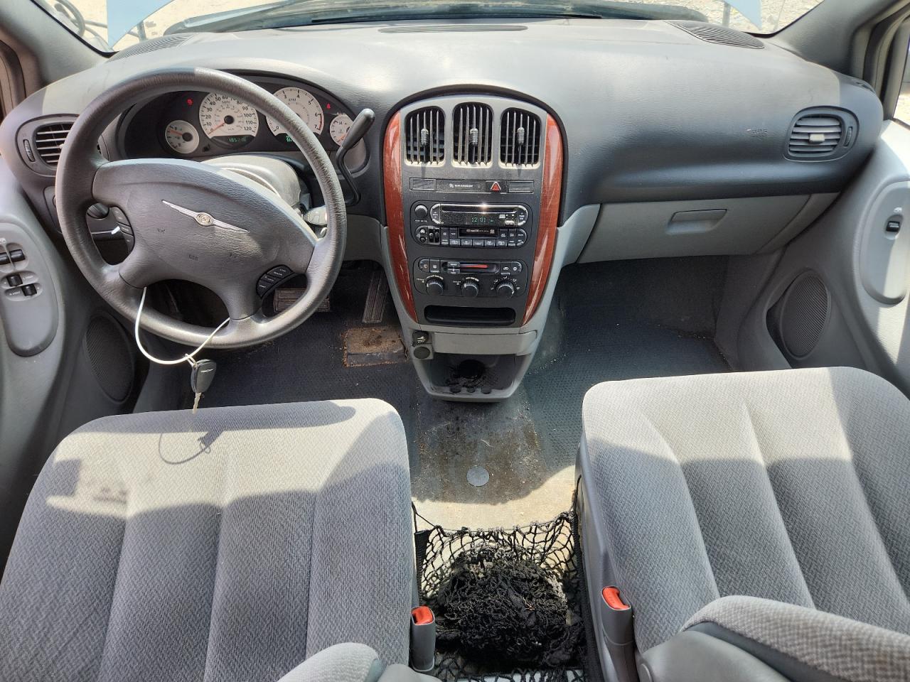 2005 Chrysler Town & Country Lx VIN: 2C4GP44R45R151088 Lot: 63684665