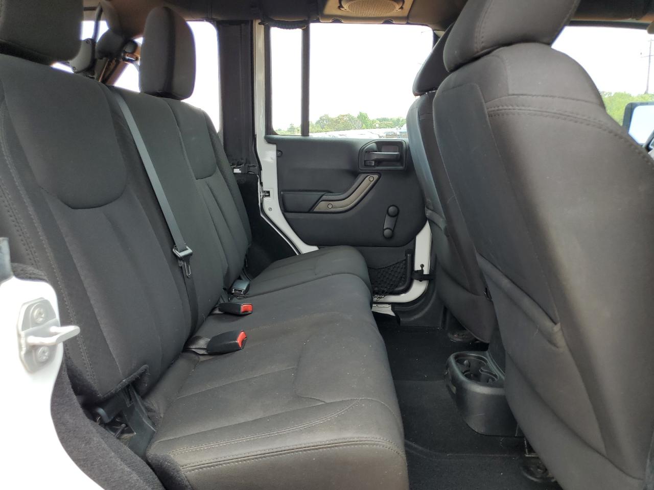 2014 Jeep Wrangler Unlimited Sport VIN: 1C4BJWDG5EL292735 Lot: 64371415