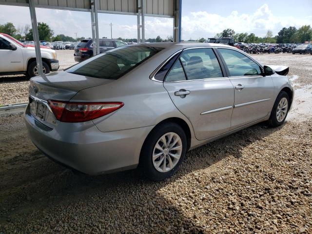 Sedans TOYOTA CAMRY 2017 Srebrny