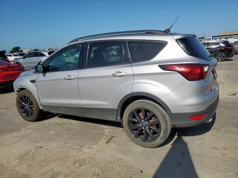  FORD ESCAPE 2019 Srebrny
