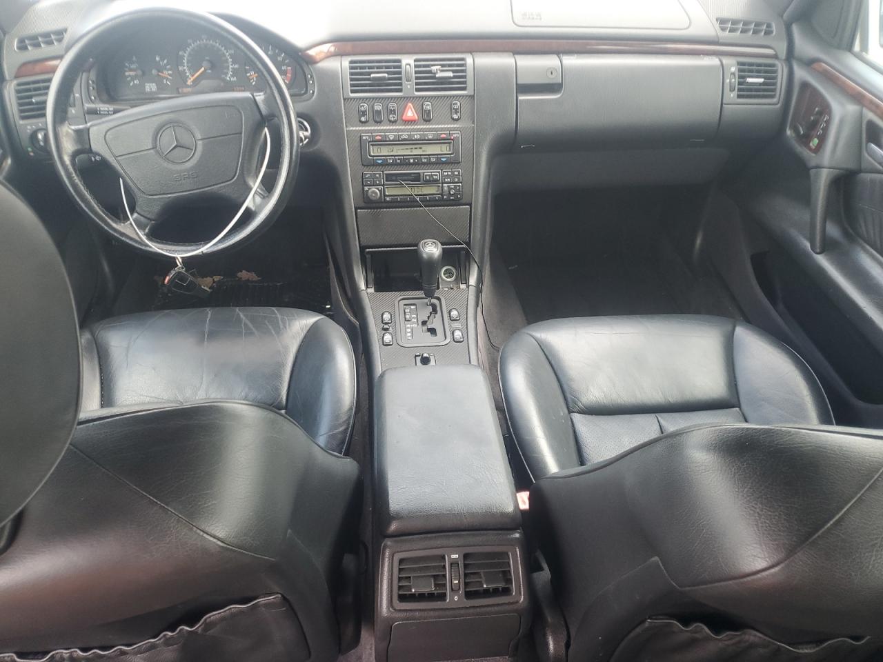 1998 Mercedes-Benz E 320 4Matic VIN: WDBJH82F6WX001973 Lot: 63222205