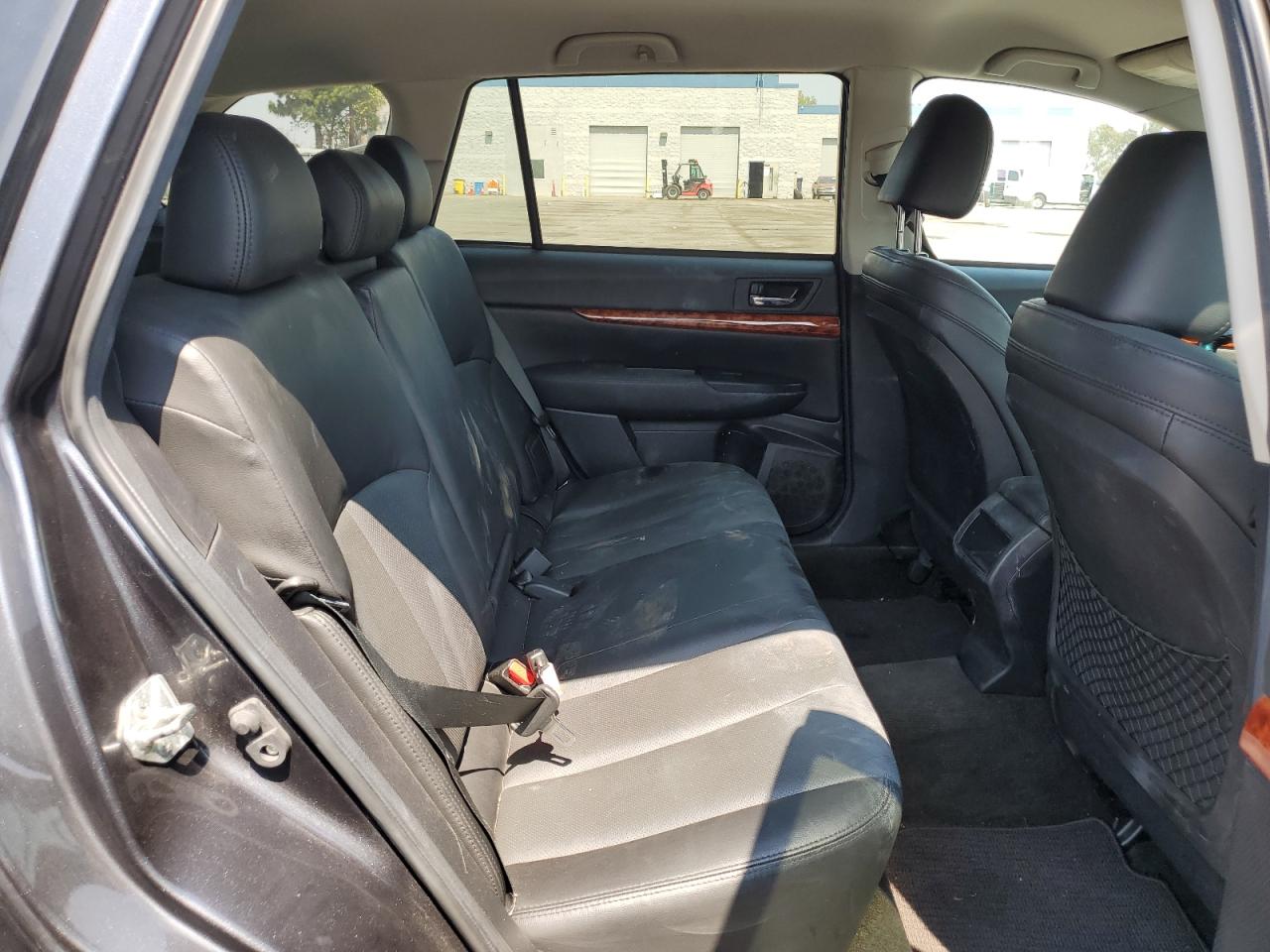 2011 Subaru Outback 3.6R Limited VIN: 4S4BRDJC6B2433081 Lot: 64647345