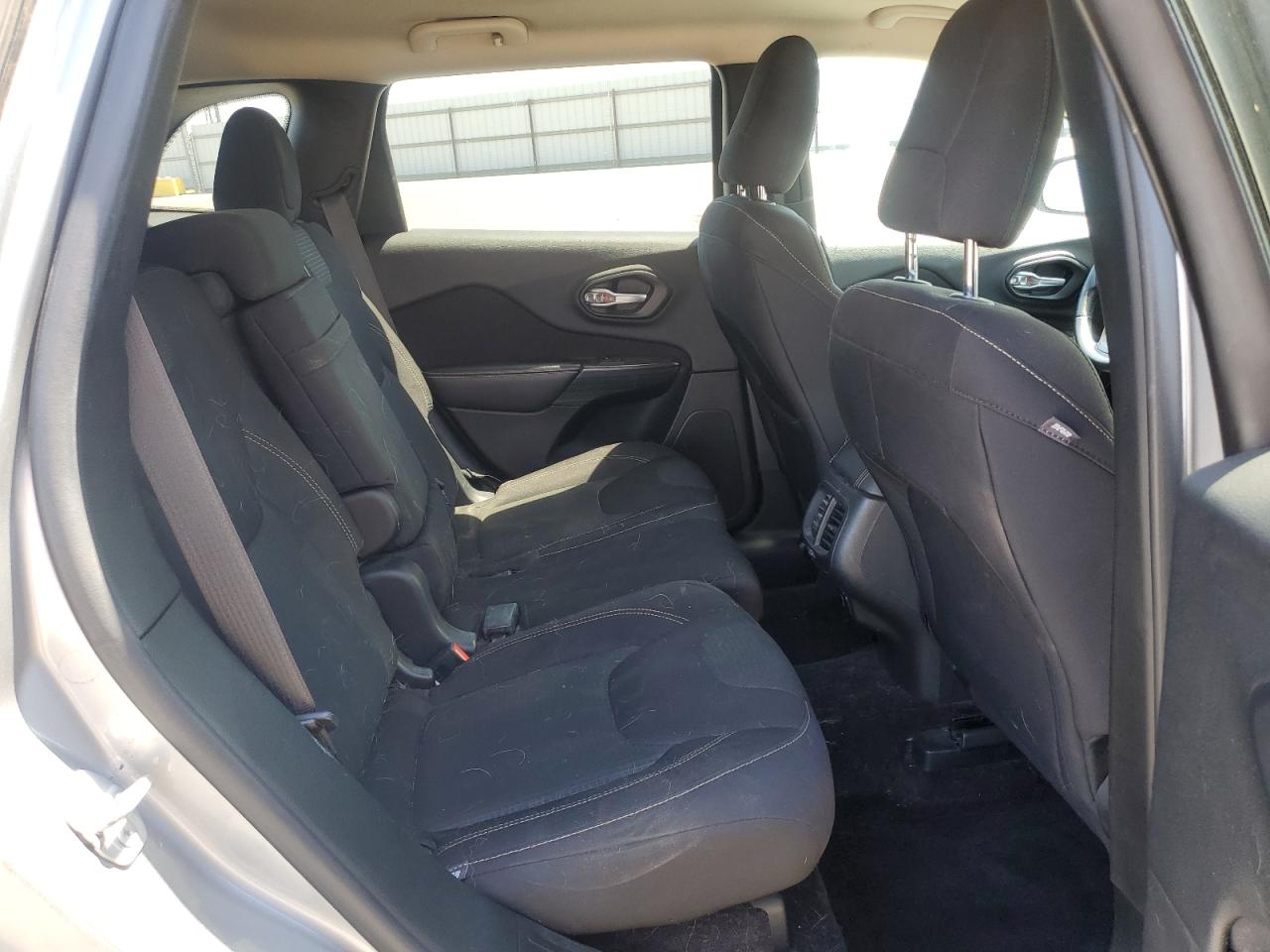 2016 Jeep Cherokee Latitude VIN: 1C4PJLCB1GW287222 Lot: 64301365