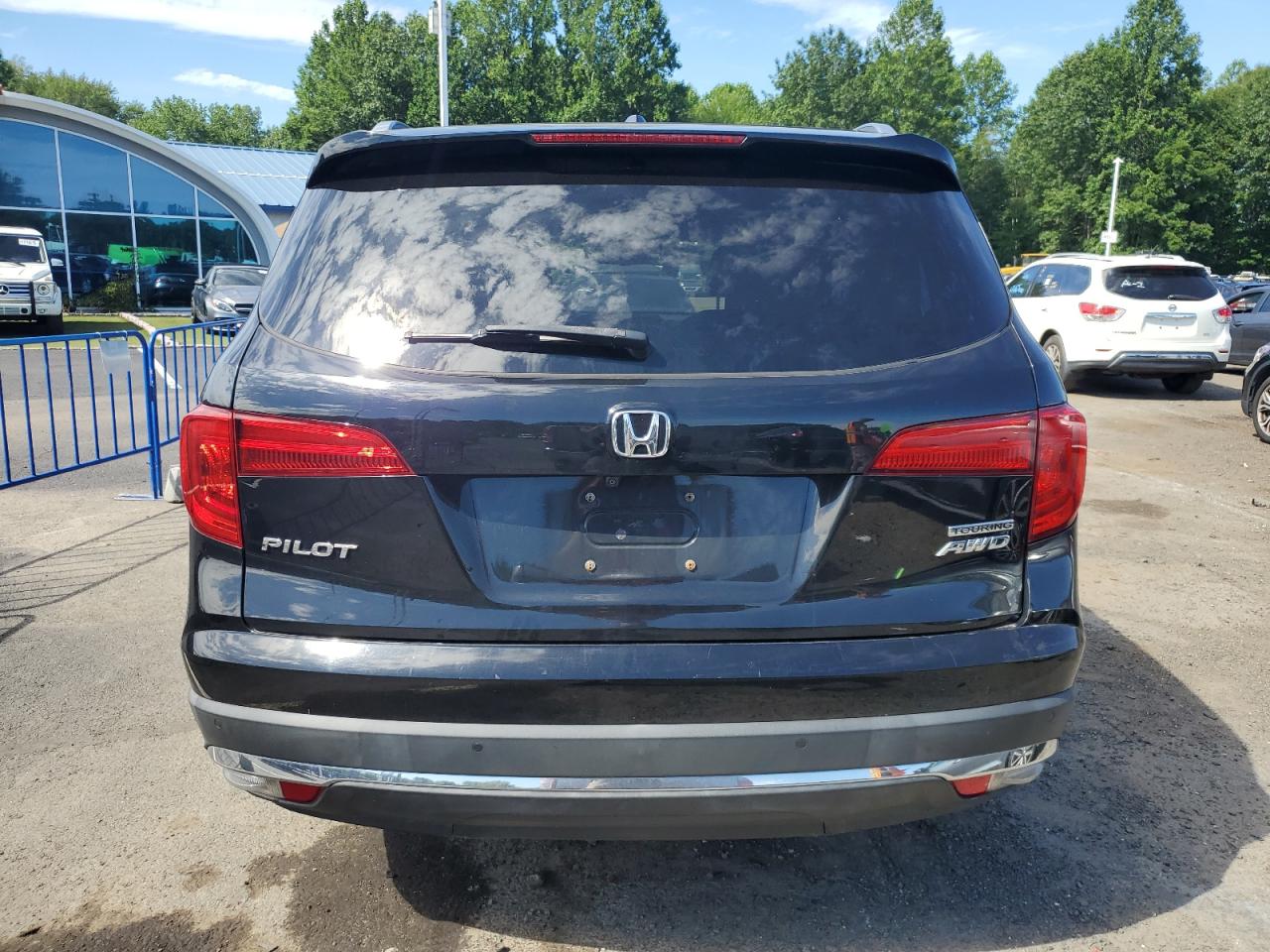 2017 Honda Pilot Touring VIN: 5FNYF6H97HB086590 Lot: 64651095