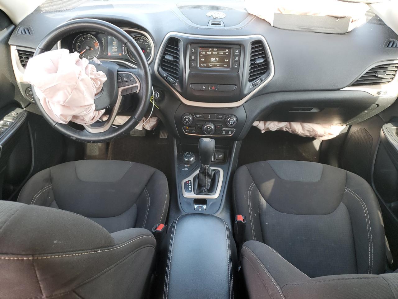 2016 Jeep Cherokee Latitude VIN: 1C4PJMCB1GW187708 Lot: 62515865