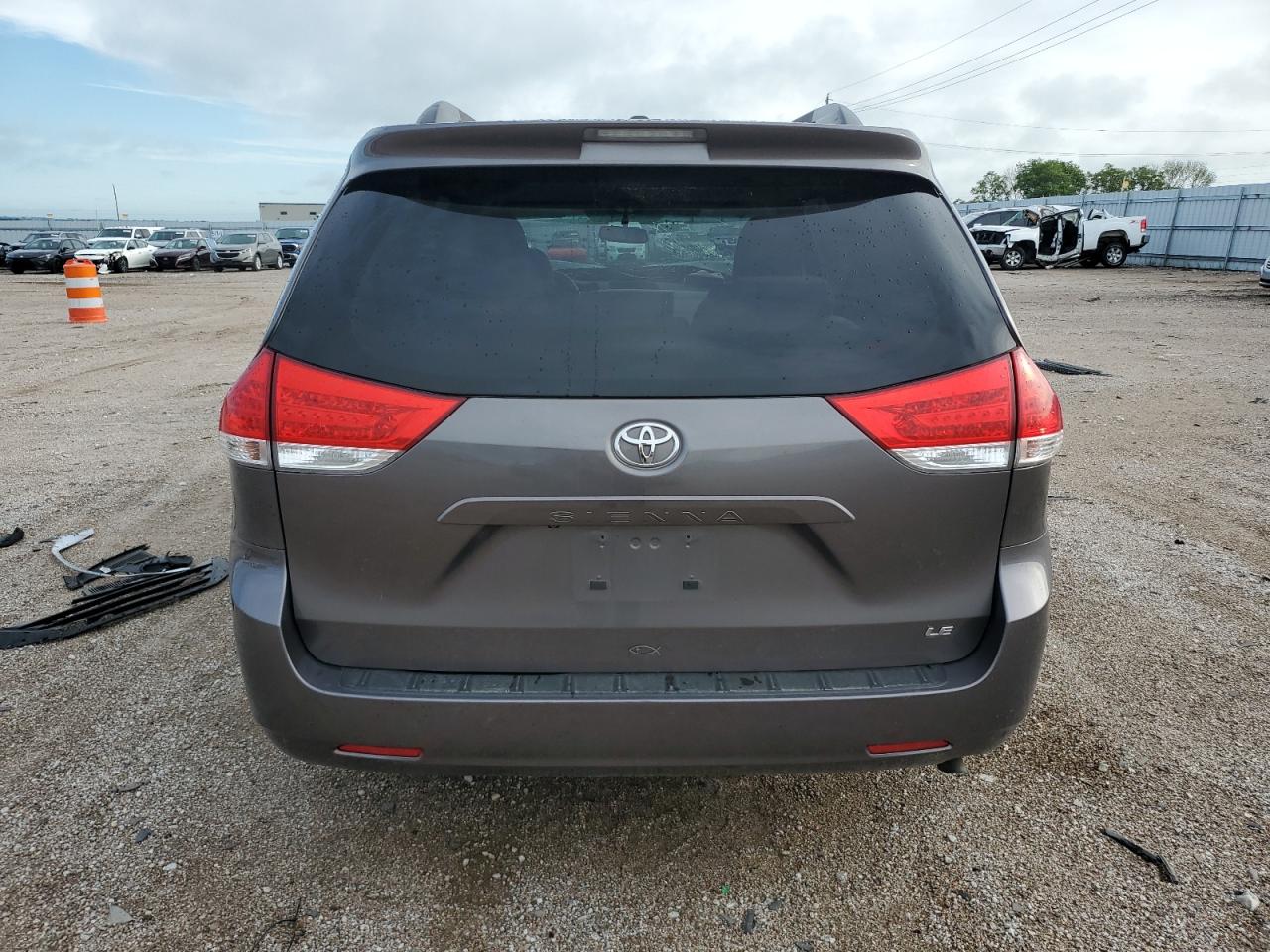 2013 Toyota Sienna Le VIN: 5TDKK3DCXDS281980 Lot: 63806605