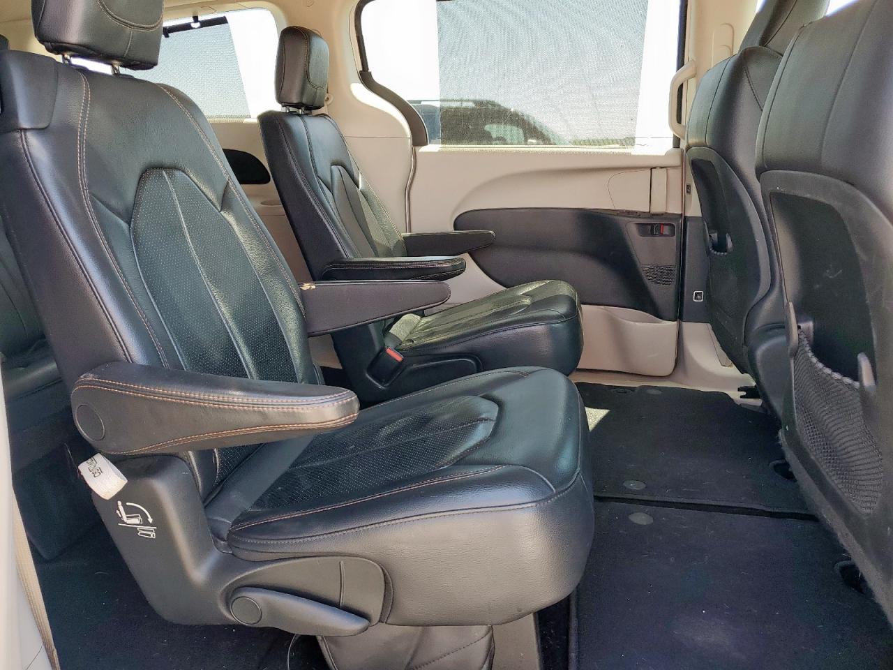 2018 Chrysler Pacifica Touring L VIN: 2C4RC1BG5JR113657 Lot: 65954015