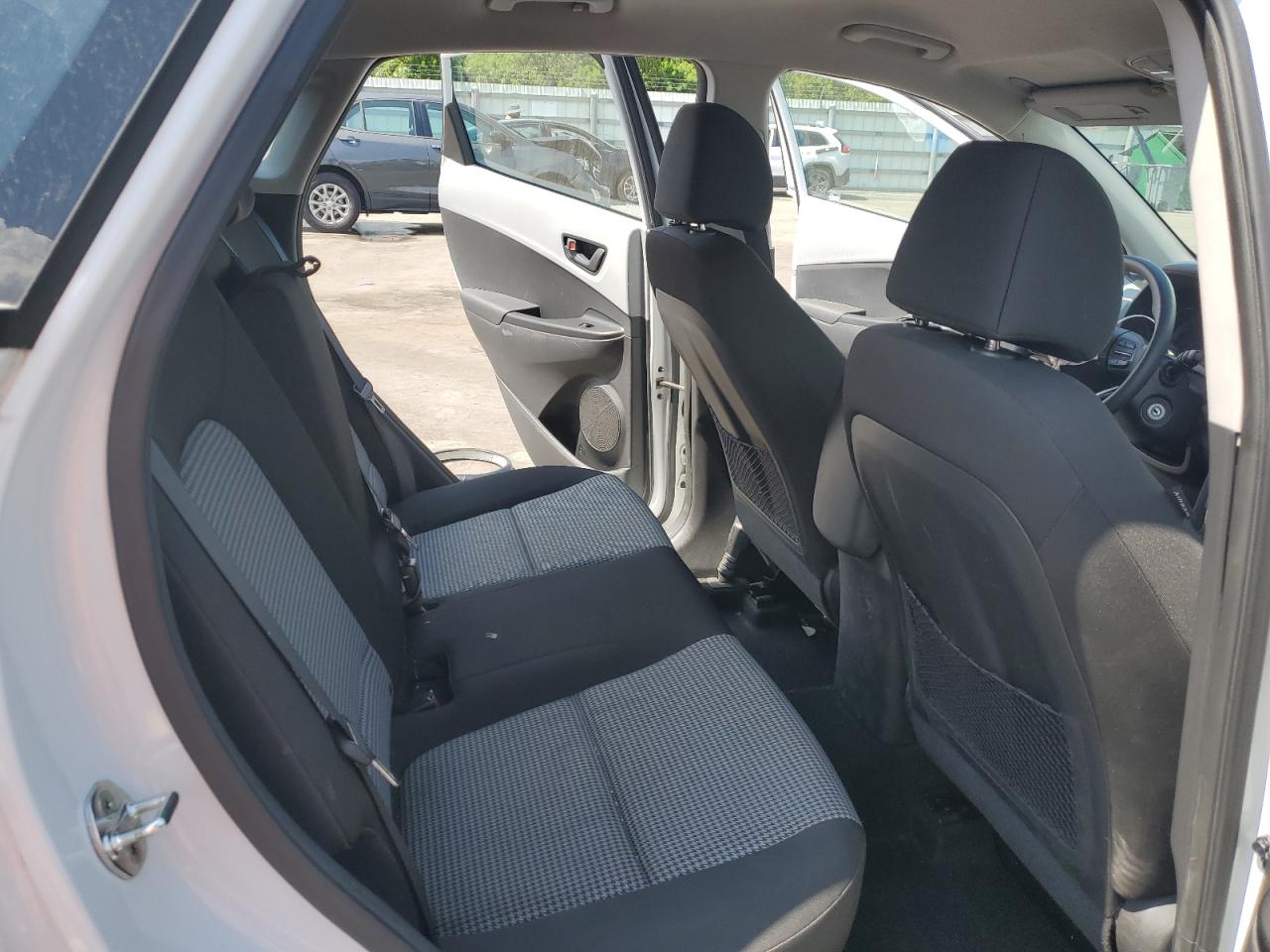 2020 Hyundai Kona Se VIN: KM8K1CAA4LU415734 Lot: 65961385