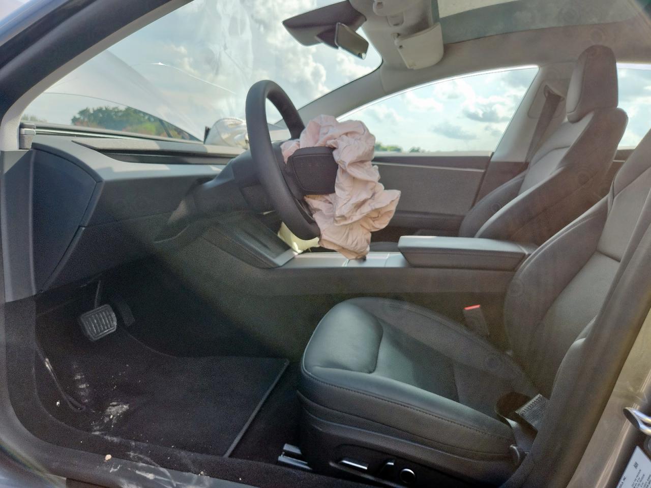 2025 Tesla Model 3 VIN: 5YJ3E1EAXSF023828 Lot: 64797655