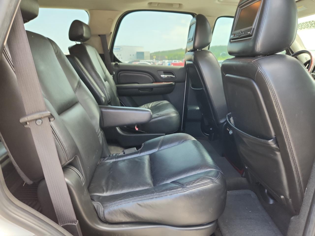 2010 Cadillac Escalade Premium VIN: 1GYUKCEF2AR273099 Lot: 64693055