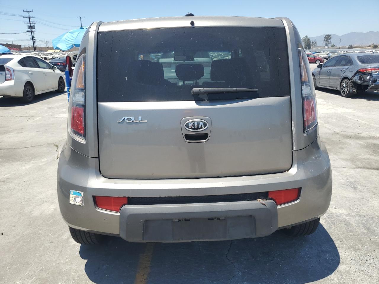 2011 Kia Soul + VIN: KNDJT2A25B7211034 Lot: 62954275