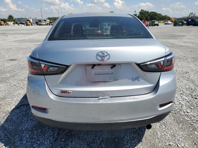  TOYOTA YARIS 2017 Srebrny