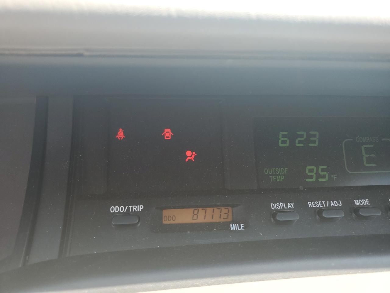 2000 Toyota Avalon Xl VIN: 4T1BF28B8YU017413 Lot: 63616685