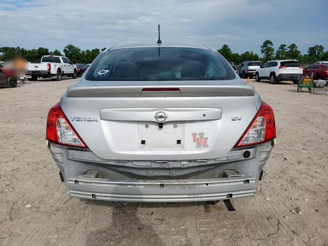  NISSAN VERSA 2018 Silver