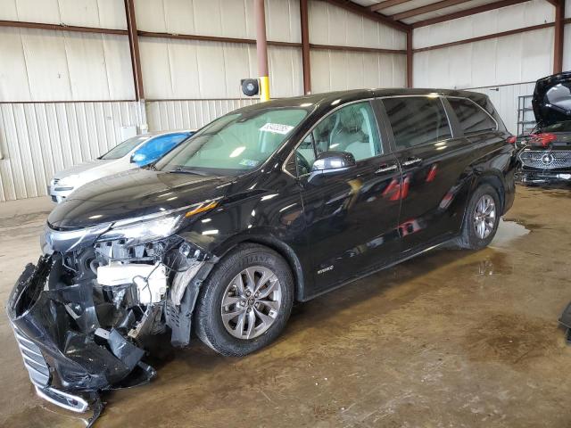 TOYOTA SIENNA XLE 2021