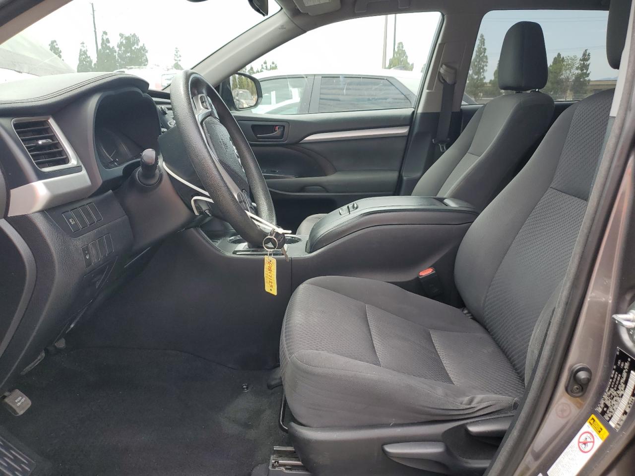 2017 Toyota Highlander Le VIN: 5TDZZRFH9HS228649 Lot: 64817125