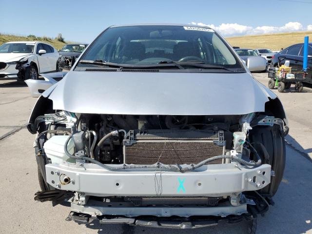 Sedans TOYOTA YARIS 2012 Srebrny