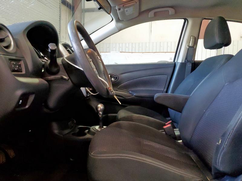  NISSAN VERSA 2018 Srebrny